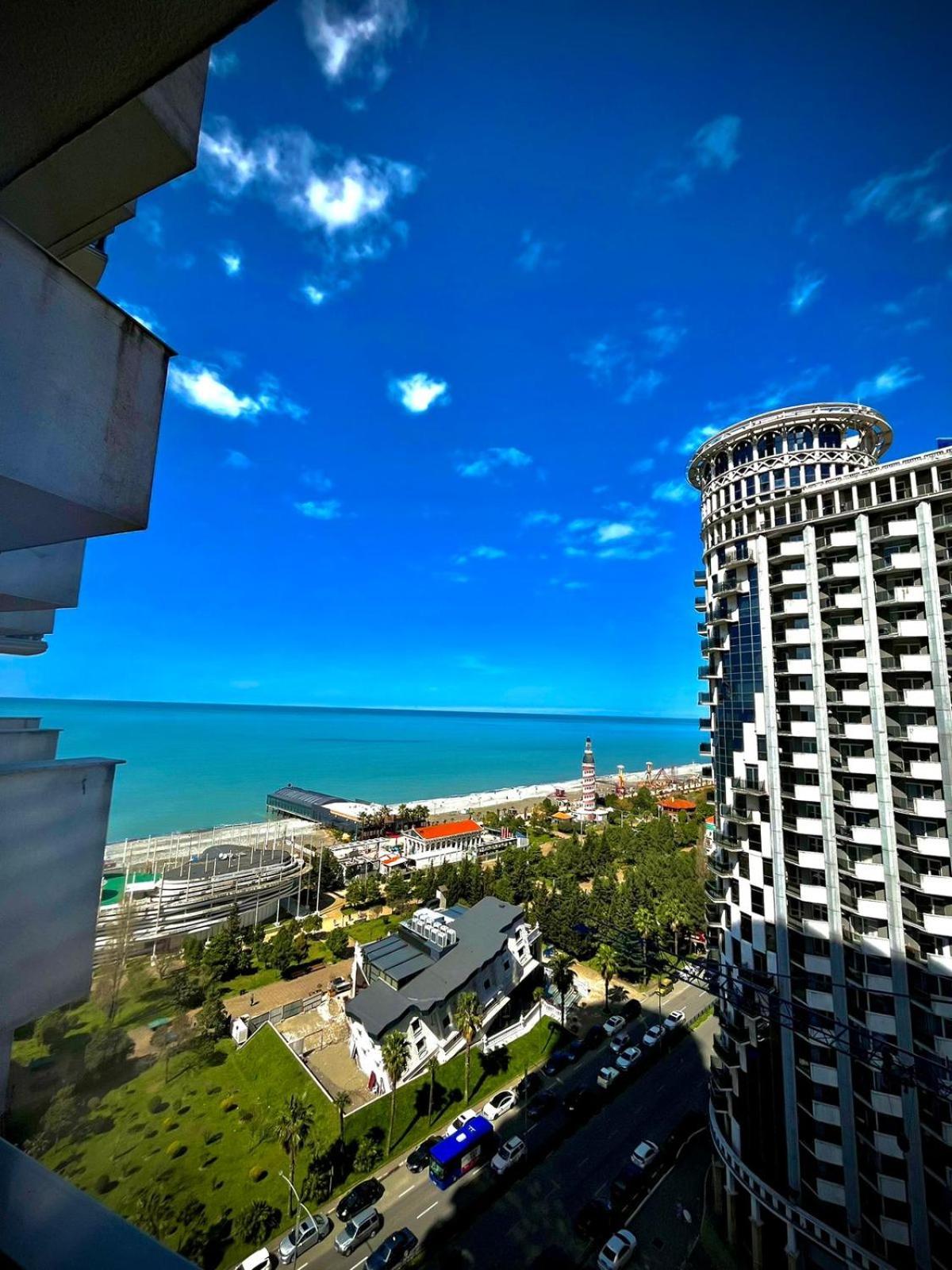 Holiday Lux Sea Towers Batoumi Extérieur photo
