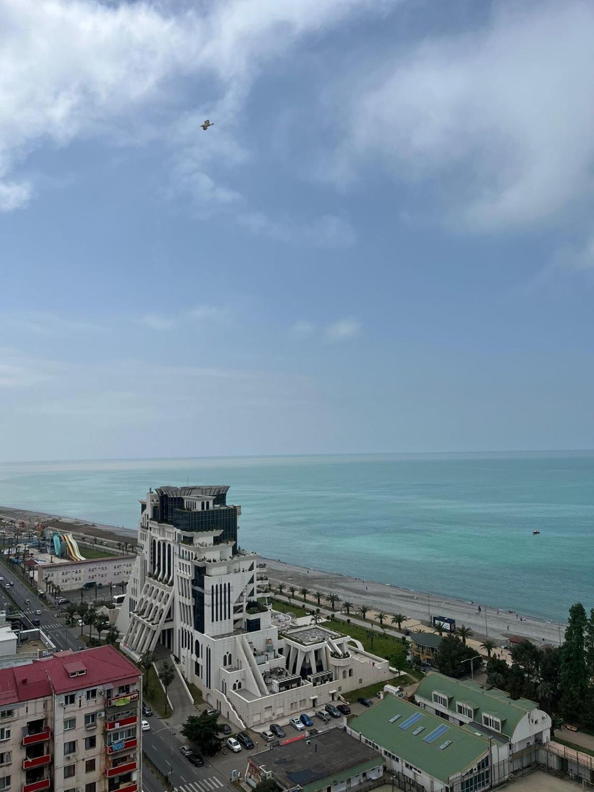 Holiday Lux Sea Towers Batoumi Extérieur photo